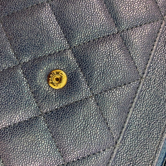 Chanel Wallet on a Chain - Picture 4 of 11